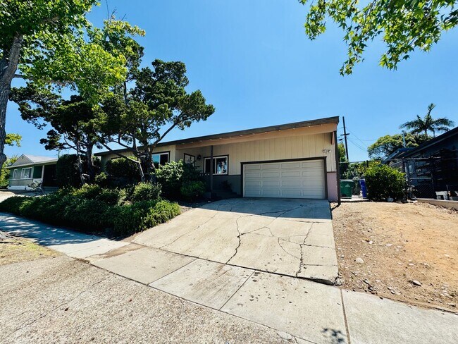 Building Photo - 4 BED / 2 BATH NEAR SDSU w/ LARGE BACKYARD...