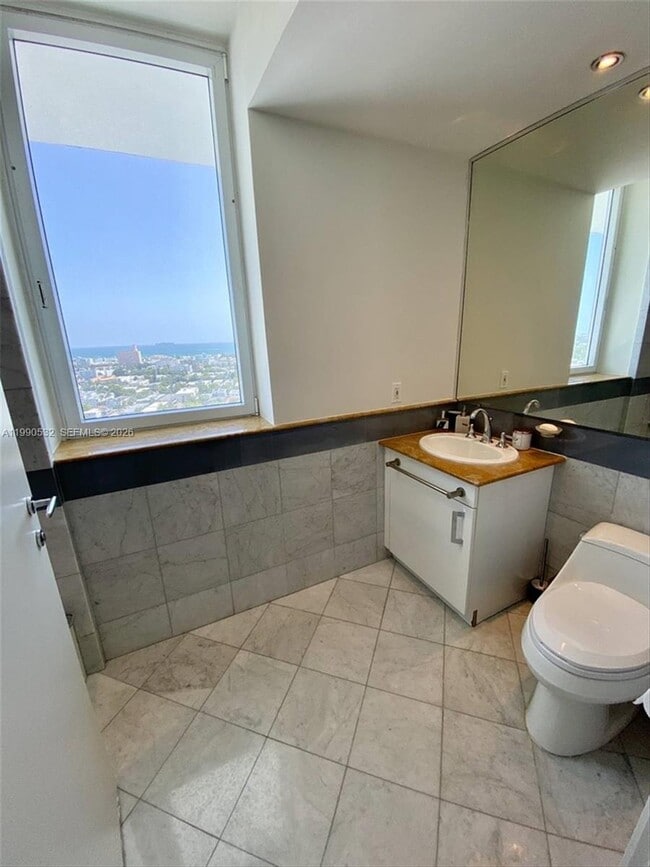 Building Photo - 540 West Ave