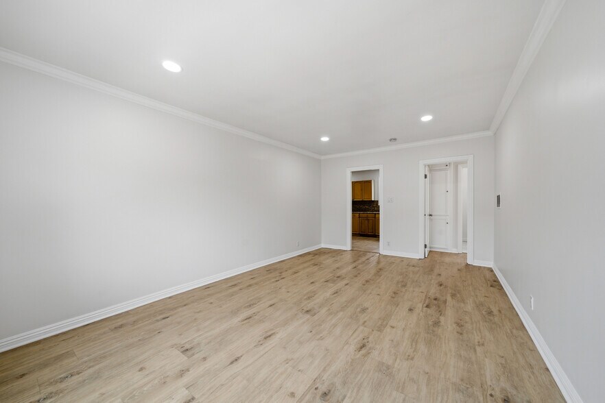 Building Photo - 16306 S Denver Ave