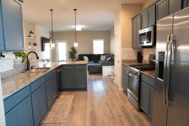 Building Photo - 114 Great Bend Dr