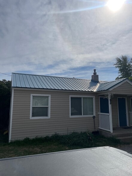 Building Photo - 330 E Hooper Ave