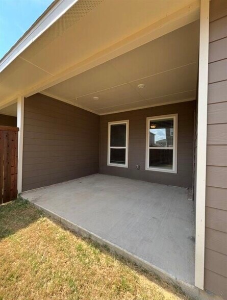 Building Photo - 628 Blackland Dr