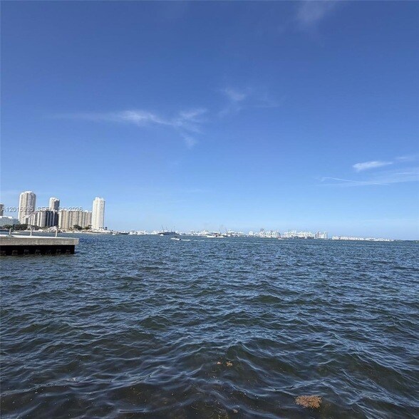 Building Photo - 1408 Brickell Bay Dr