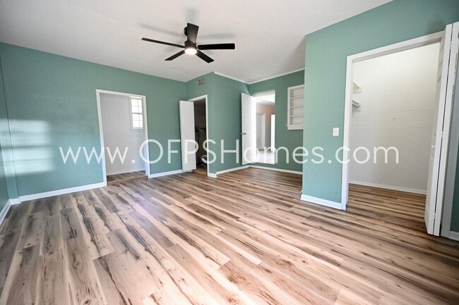 Building Photo - 131 Adkinson Dr