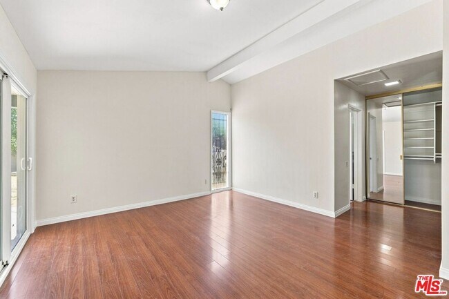 Building Photo - 15920 Gledhill St