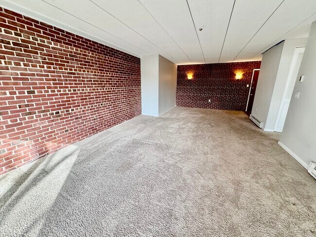 Building Photo - 65 Webster St