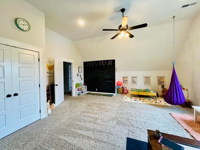 Building Photo - Georgous Large Open Floor Plan Home with Easy Commute to Nashville
