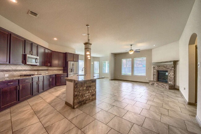 Building Photo - ****Go Big, Then Come Home to Comfort and Style!****