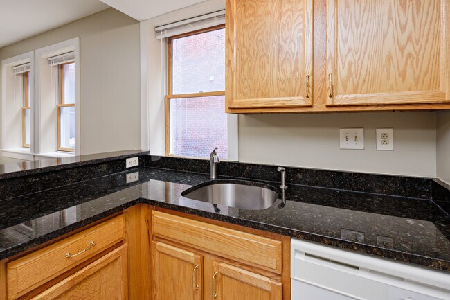 Building Photo - Astor Court Apartments