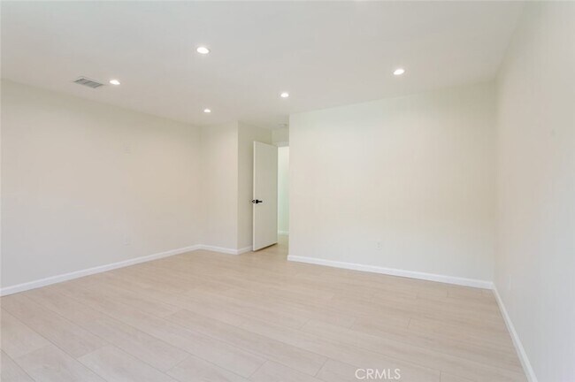 Building Photo - 10787 Las Lunitas Ave
