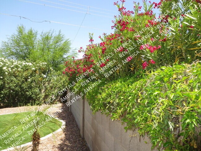 Building Photo - 8556 E Keim Dr