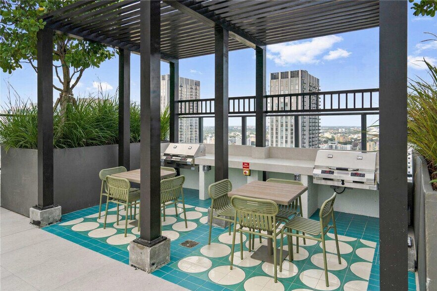 Building Photo - 601 N Miami Ave