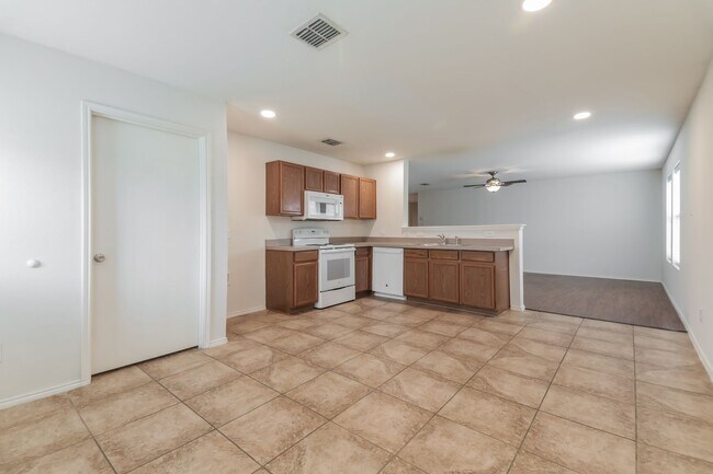 Building Photo - $1,850 4 Bed/2 Bath/2 Garage Ready for Move-in Home in Woodland Creek