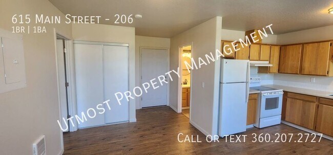 Building Photo - 615 Main St