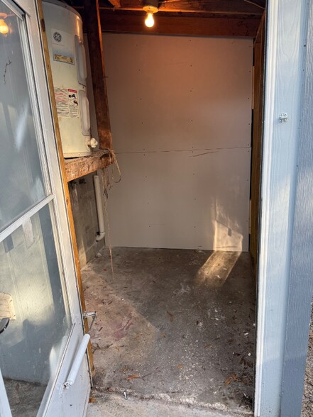 Building Photo - 1713 E Idell St