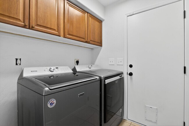 Building Photo - Gilbert Living with Private Pool