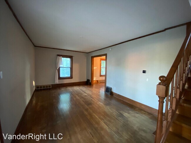 Building Photo - 3 br, 1.5 bath House - 2107 S Grange Ave