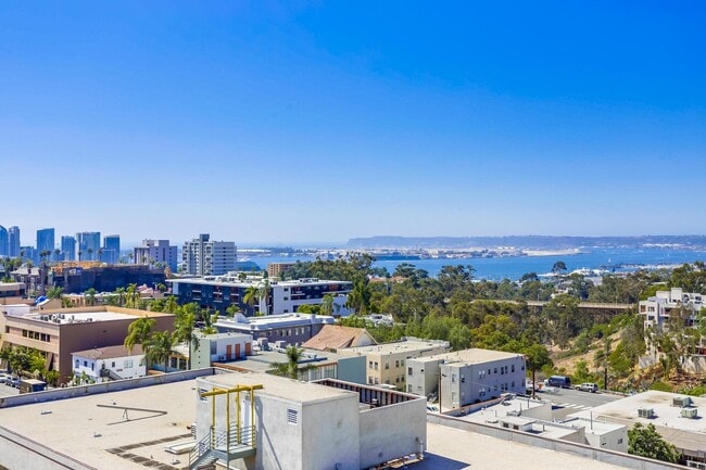 Building Photo - Amazing views from this gorgeous Bankers H...