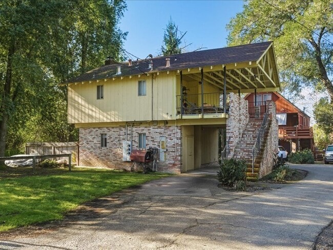 Primary Photo - 1863 Bailhache Ave