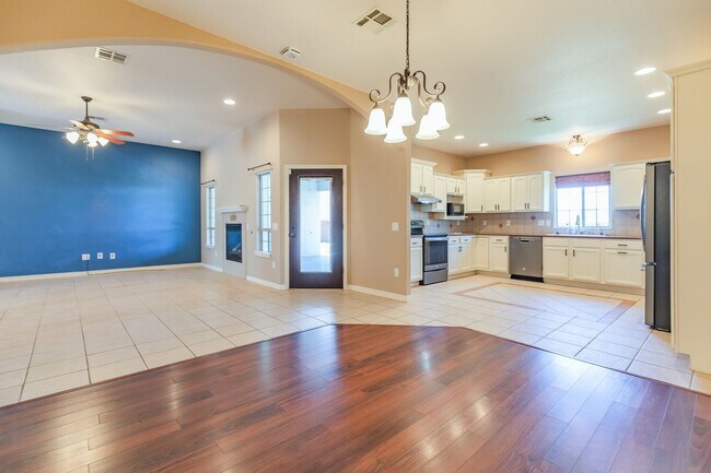 Building Photo - 3 bed 2 bath beautiful home!
