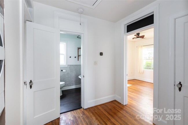 Building Photo - 3440 Oakwood Ave