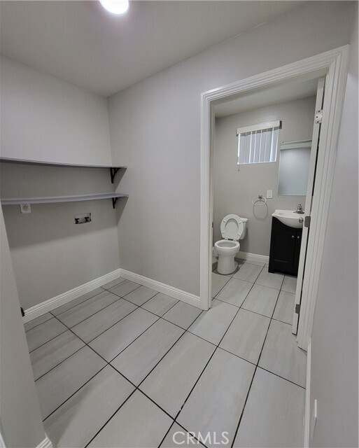 Building Photo - 1351 W 58th St