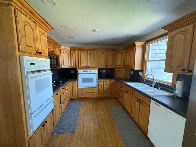 Building Photo - 601 Rumely St