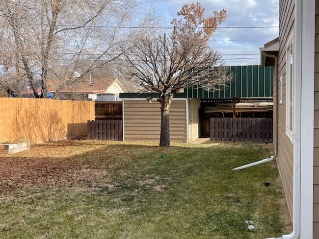 Building Photo - 3 Bed 1 Bath Near Down Town Grand Junction