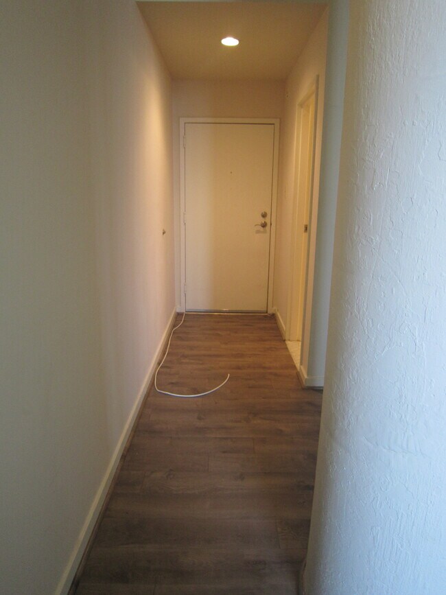 Hall Way - 2429 Locust St