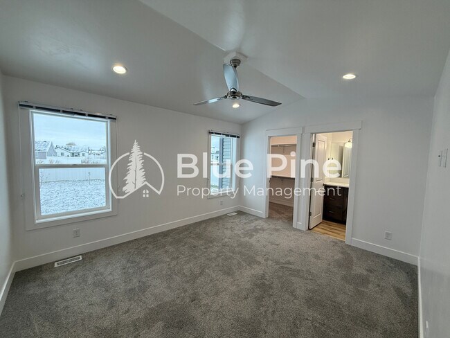 Building Photo - 4335 N Dudley Ave