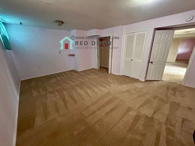 Building Photo - Spacious 5-Bedroom Home with Central Air, Fireplace & Huge Fenced Yard