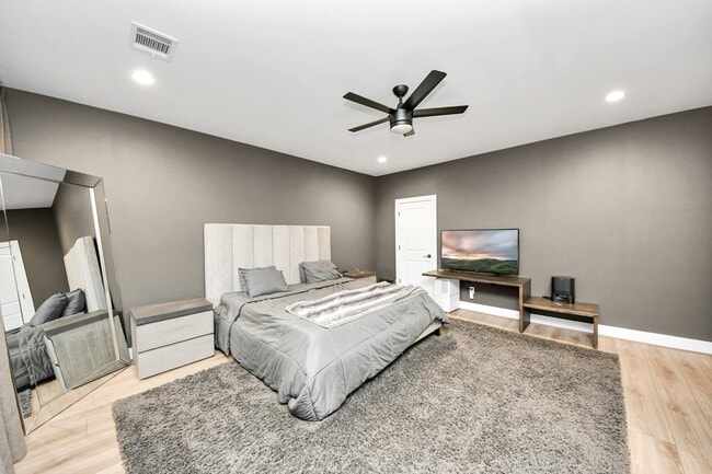 Building Photo - 2007 Briley St