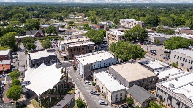 Building Photo - 541 N White St