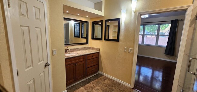 Building Photo - 6503 Faulkner Ridge Dr