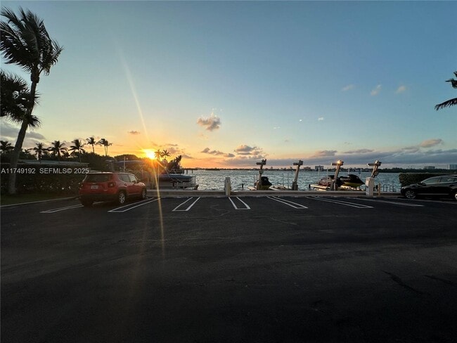 Building Photo - 10350 W Bay Harbor Dr