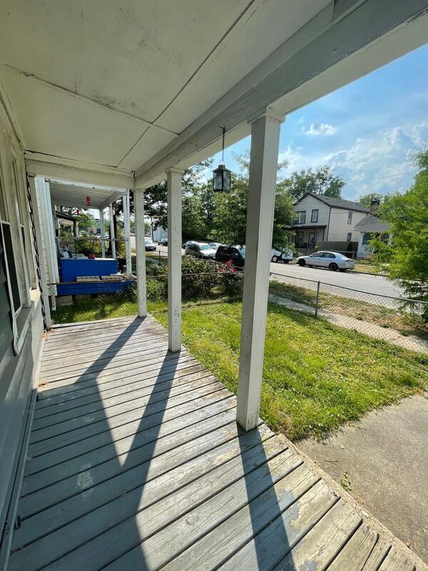 Building Photo - 2206 Edwards Ave