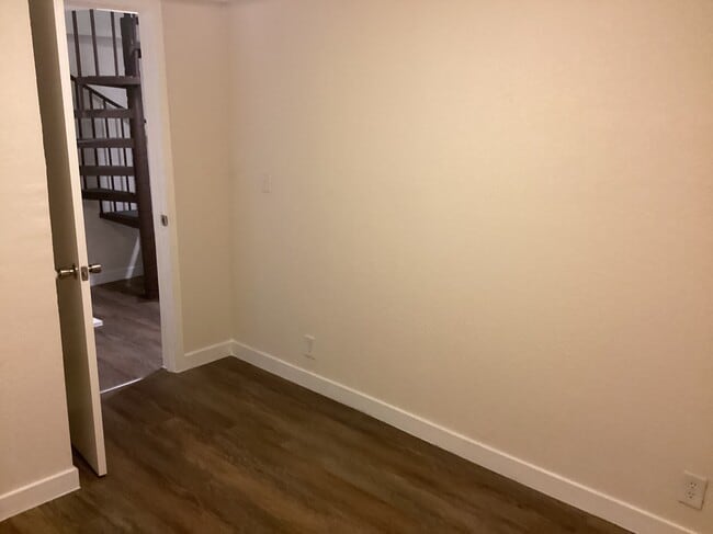 Building Photo - 1102 E 2nd St