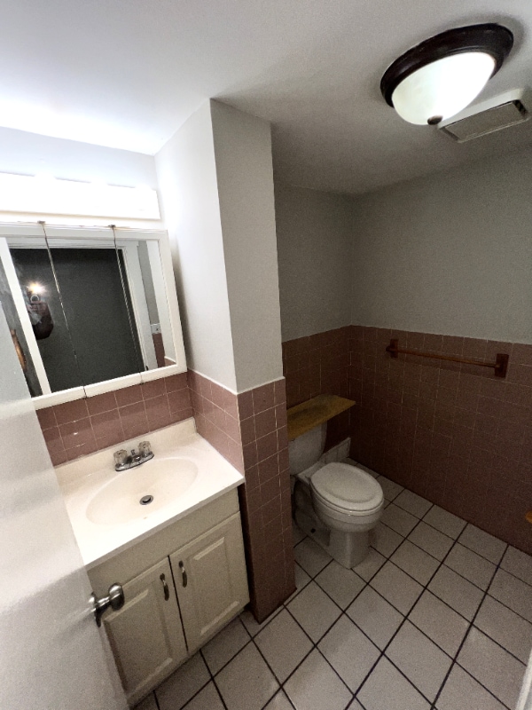 Building Photo - 11615 S Harvard Ave