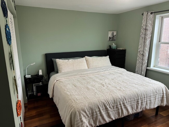 Building Photo - 413-415 9th St