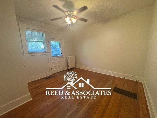 Building Photo - Spacious: 3 Bedroom in Colonial - Yorkshire!