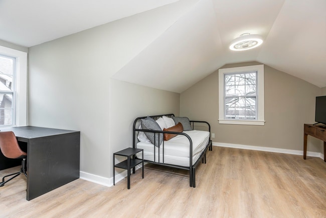 Building Photo - Charming, Fully Furnished Kenwick Rental | $1,500/mo – Utilities Included