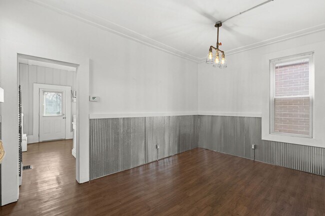 Building Photo - Charming  2BR 1.5Bath South City Home in Prime Dogtown Location