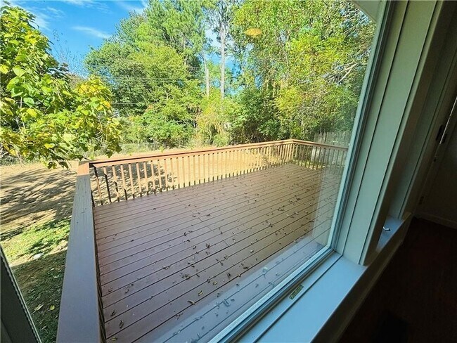 Building Photo - 700 E Edna St