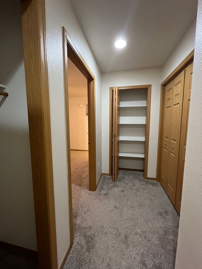 Building Photo - Dog friendly, 3 bedroom home in Aurora