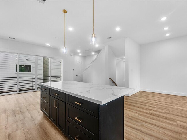Building Photo - 4802 Elysian St