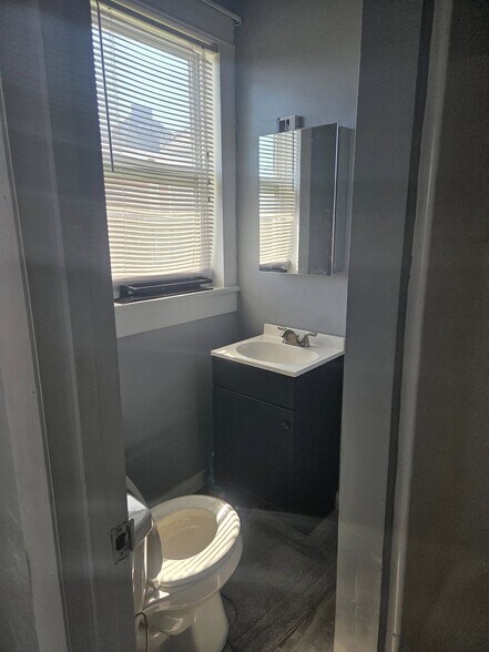 Building Photo - 502 1/2 Ohio Ave