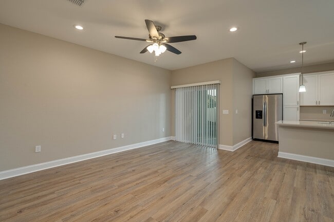 Building Photo - 1047 Oak Hammock