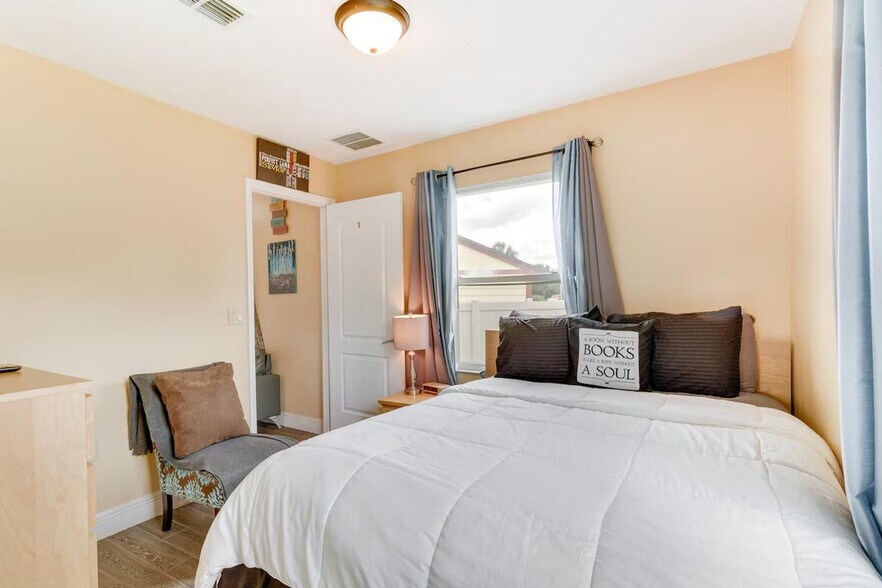 Building Photo - 7232 Lazy Hill Dr