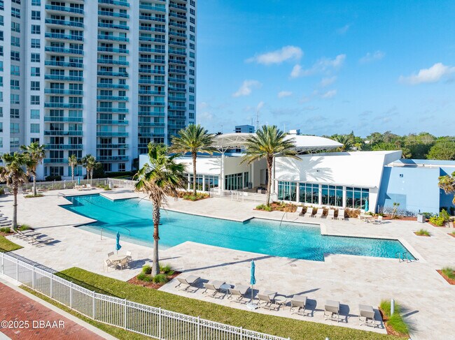 Building Photo - 231 Riverside Dr