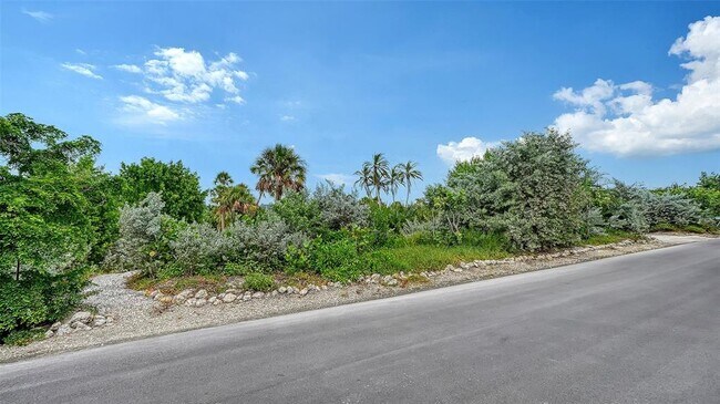 Building Photo - 7665 Sanderling Rd